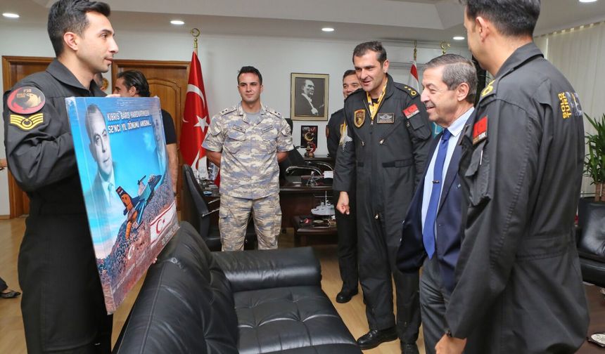Dışişleri Bakanı Ertuğruloğlu, SOLOTÜRK pilotlarını kabul etti