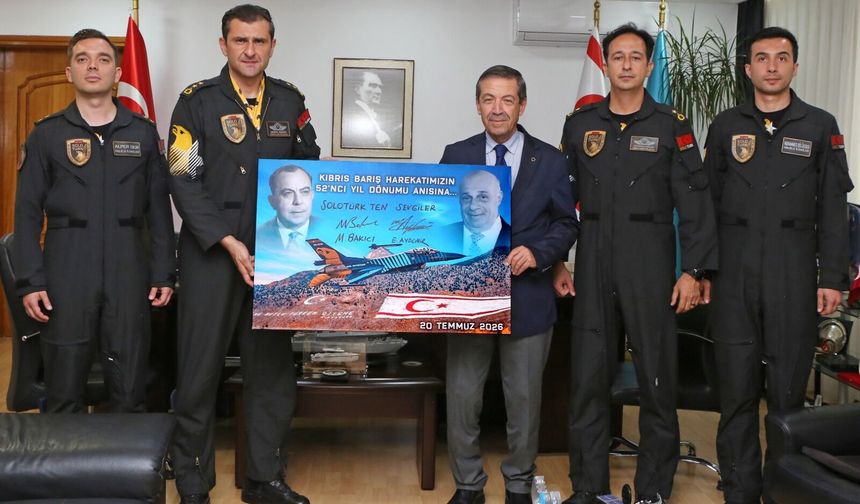 Dışişleri Bakanı Ertuğruloğlu, SOLOTÜRK pilotlarını kabul etti