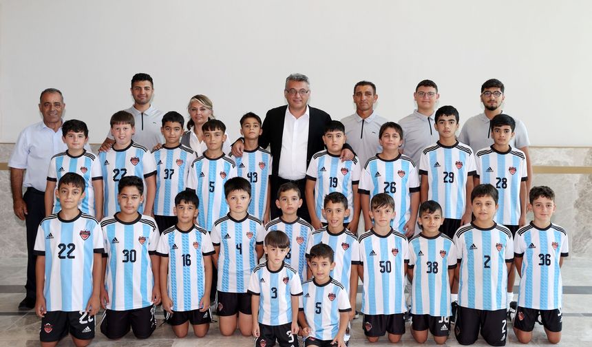 Cumhurbaşkanı Erhürman, Alayköy Gençlik ve Spor Kulübü heyetini kabul etti