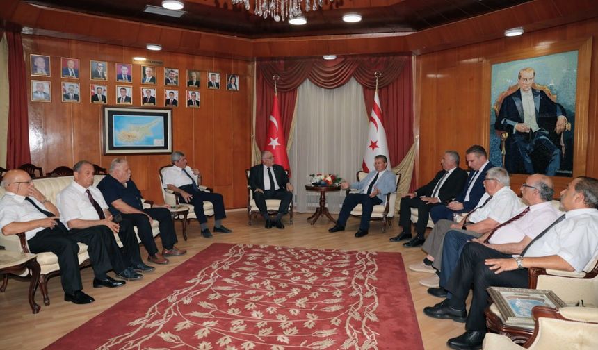 Başbakan Üstel, Emekli Polisler Derneği'ni kabul etti