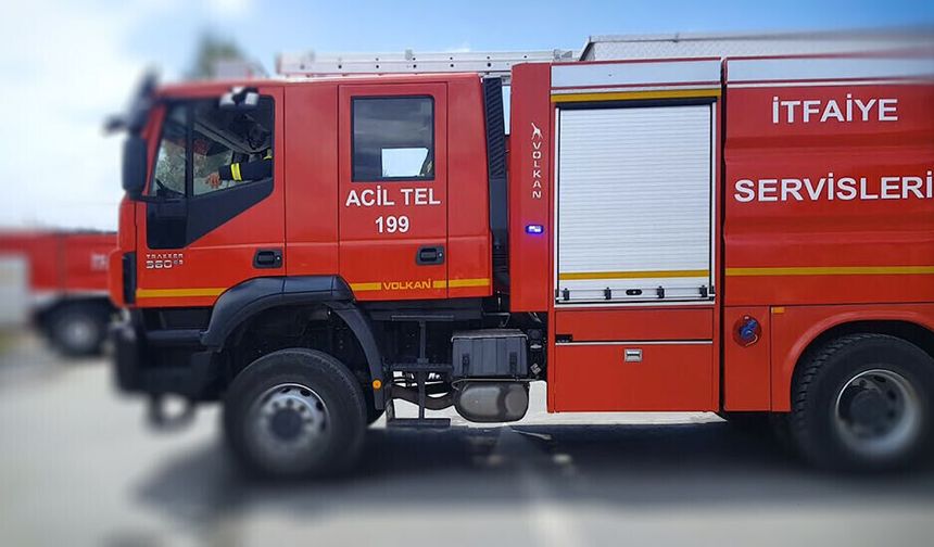 Haspolat'taki yangında 140 balya yandı