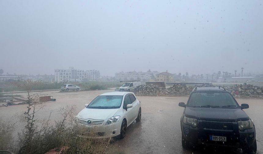 Lefkoşa'da sıcak havanın ardından sağanak yağmur