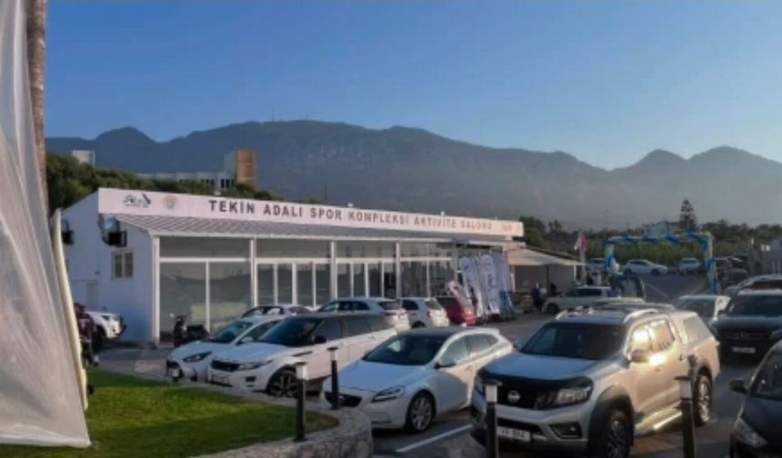 Lapta'da Tekin Adalı Spor Kompleksi hizmete açıldı