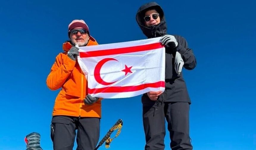 15 Yaşındaki Can, Ağrı Dağı Zirvesinde Tarihe Geçti