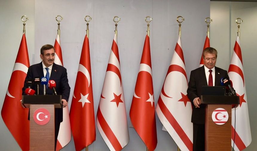 Yılmaz ve Üstel, Ercan Havalimanı'nda basın toplantısı düzenledi