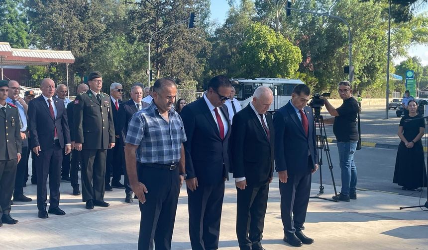 19 Eylül Gaziler Günü nedeniyle Lefkoşa Atatürk Anıtı önünde tören düzenlendi