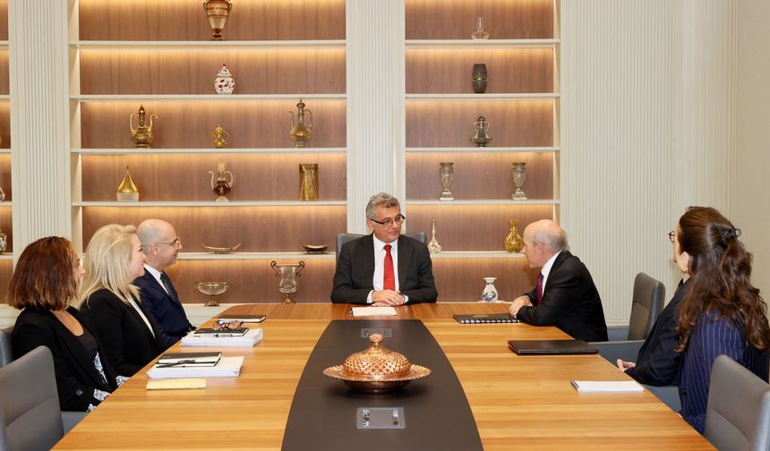 Erhürman, ABD Büyükelçisi Breslow’la görüştü