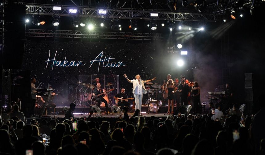 Hakan Altun Merit Park sahnesinde coşturdu