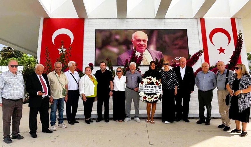 Avustralya’da yaşayan Kıbrıslı Türkler, Lefkoşa’daki anıtlara çelenk bıraktı
