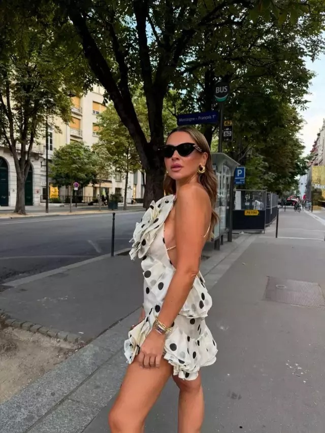 Hadise Paris Sokaklarini Podyuma (1)