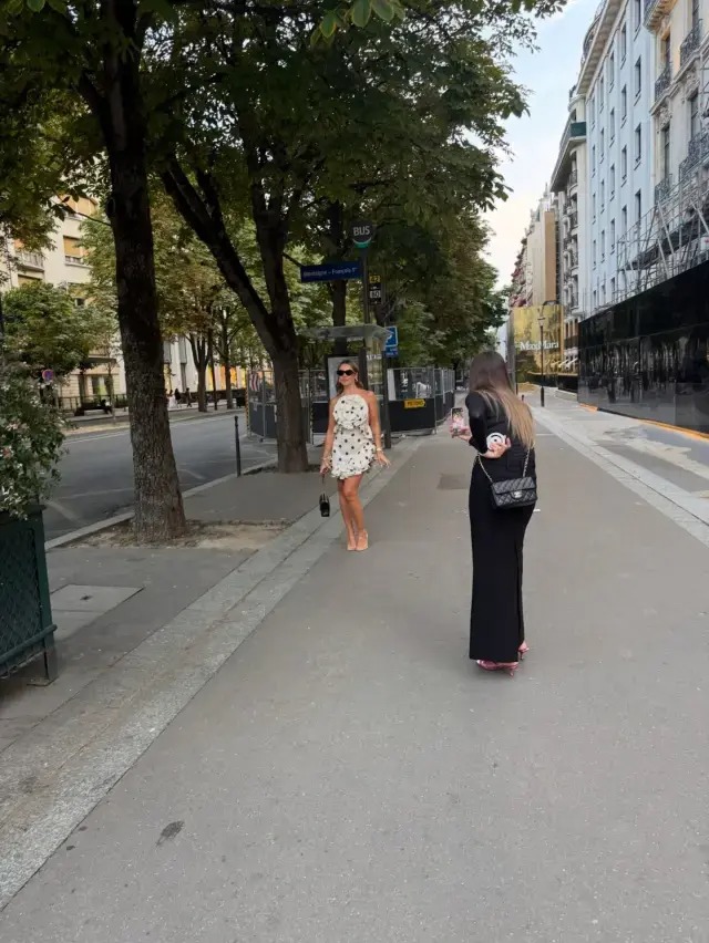 Hadise Paris Sokaklarini Podyuma (2)