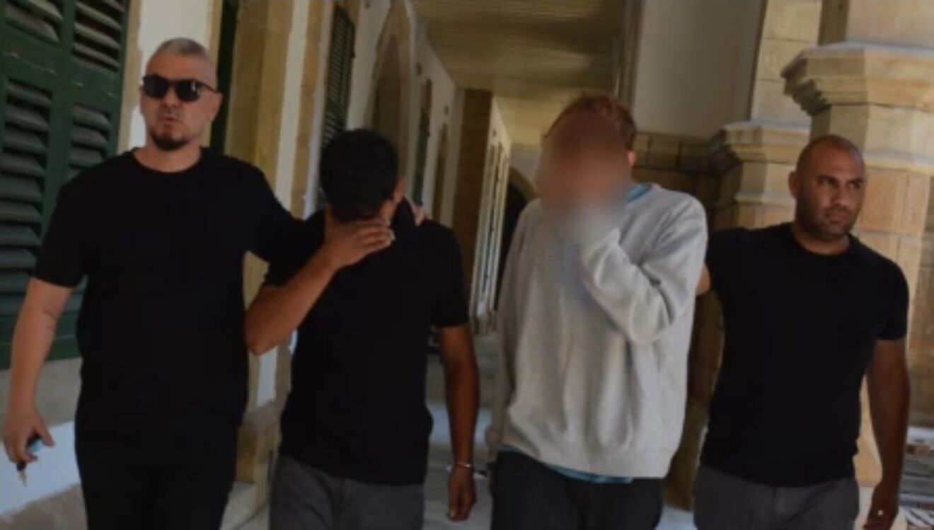 Uyuşturuculu A4 kağıdı aldıklarını itiraf ettiler