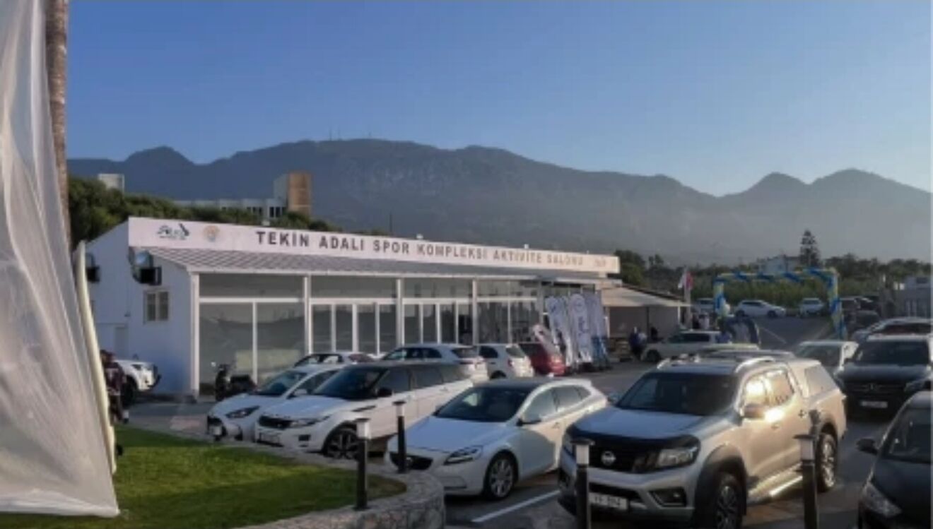Lapta'da Tekin Adalı Spor Kompleksi hizmete açıldı